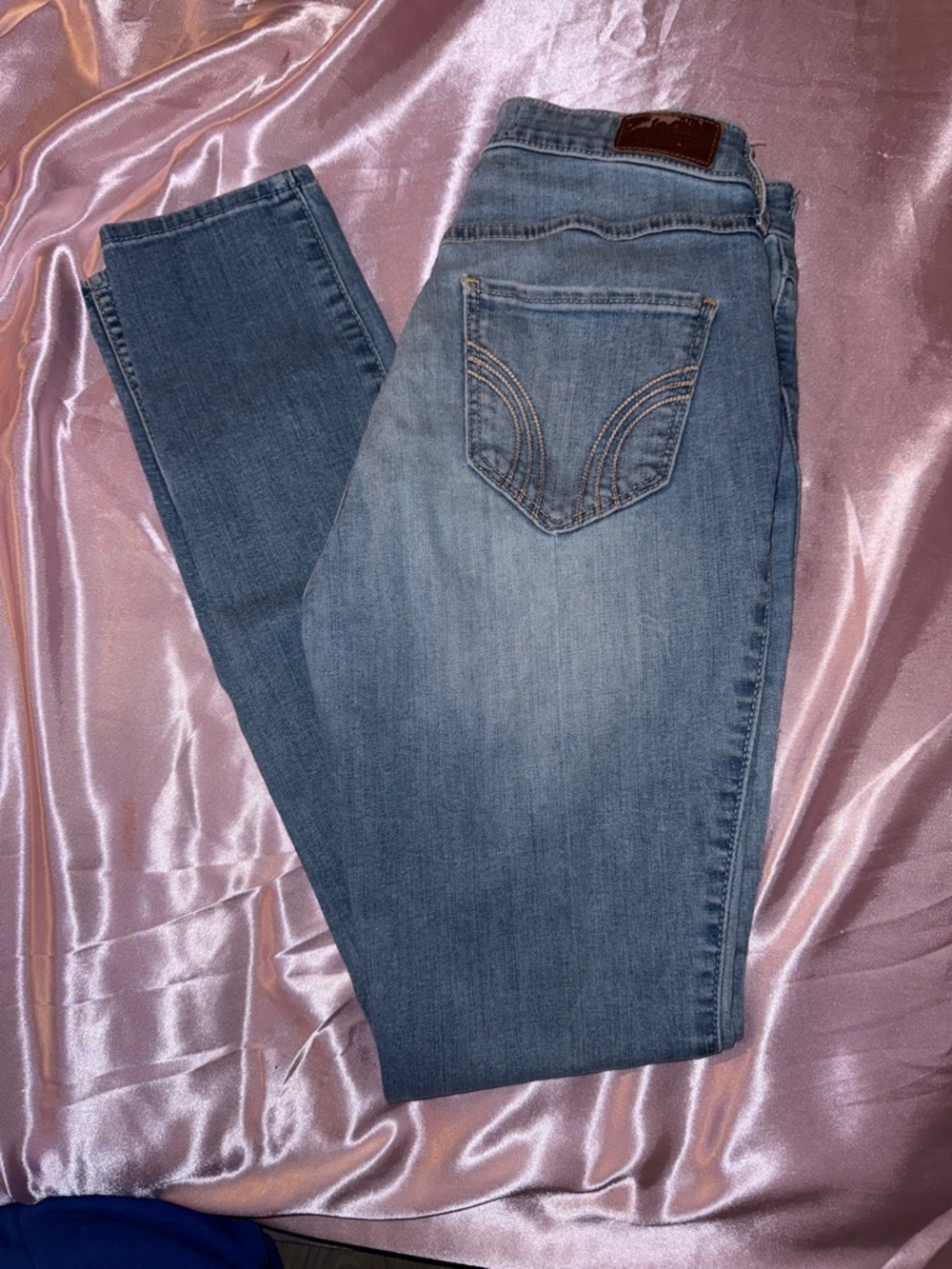 (26/30) Hollister Medium Wash Skinny Jeans